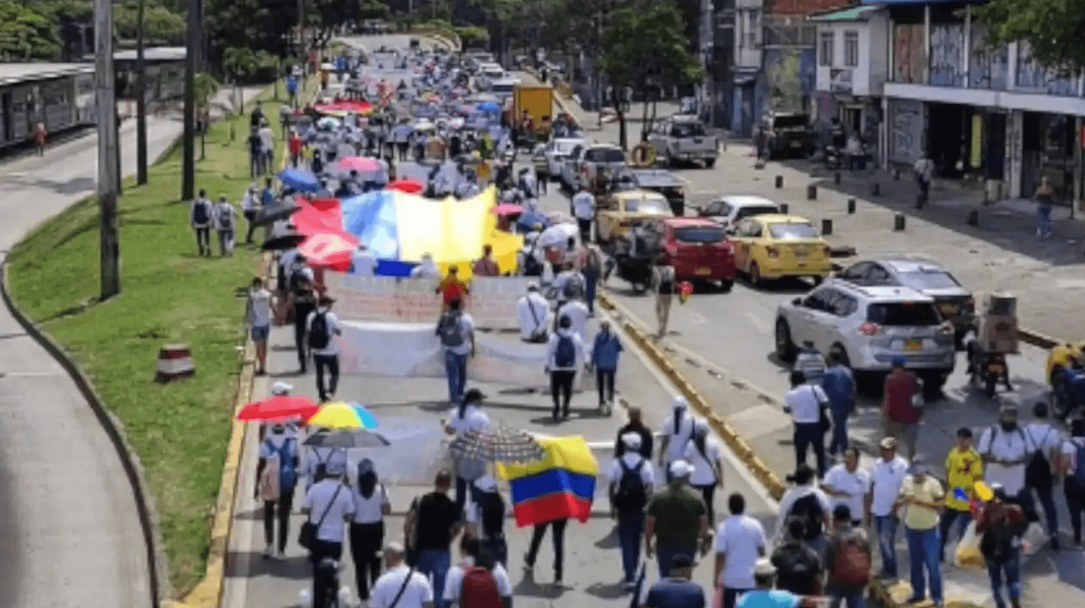 ¿Marchas financiadas desde la cárcel? Denuncian buses y 'comidita' gratis para este 1 de mayo en Medellín